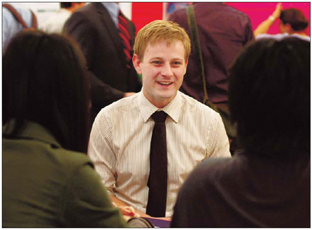 Job fairs begin to work better for foreigners