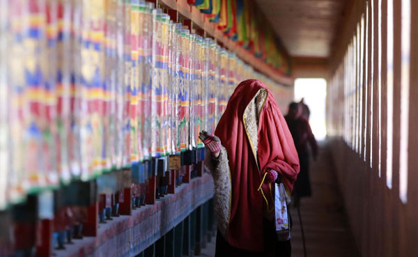 Monks vent anger at self-immolation