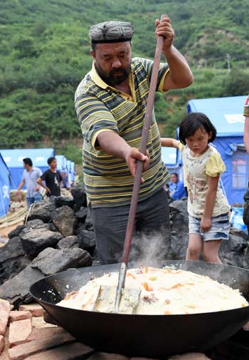 Volunteers give vital quake support