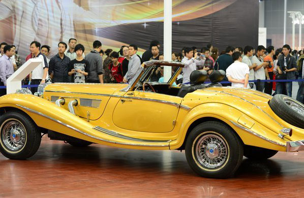 Vintage cars on show in Wuhan