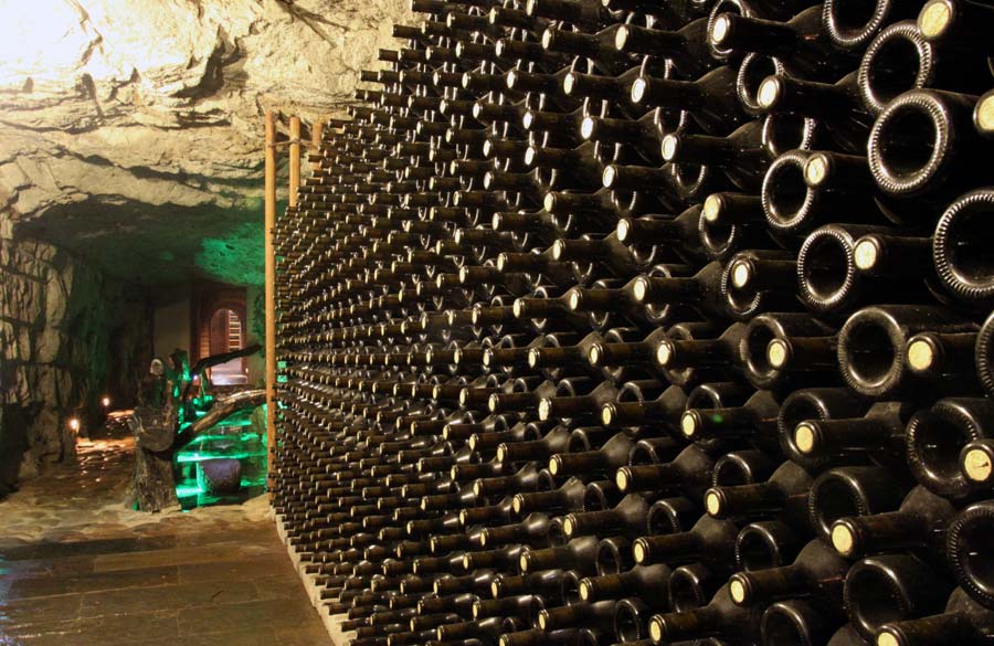 China' first wine cellar opens in Changli county