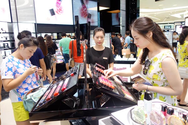 World's largest duty-free shop opens in China's Sanya