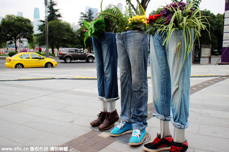 Fancy sculptures sparkle in Chongqing