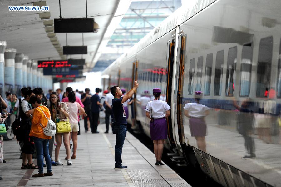 High-speed railway link Harbin and Qiqihar starts operation in NE China