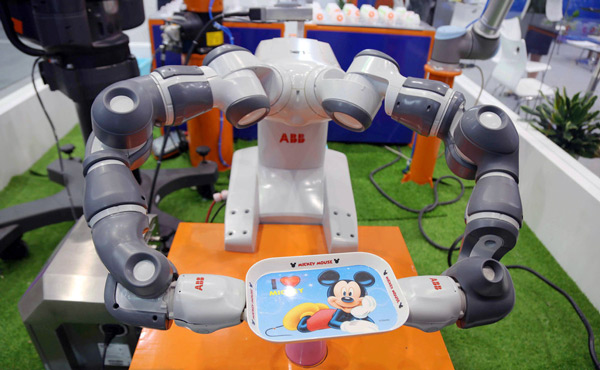 Industrial robots shine at CIIF 2015