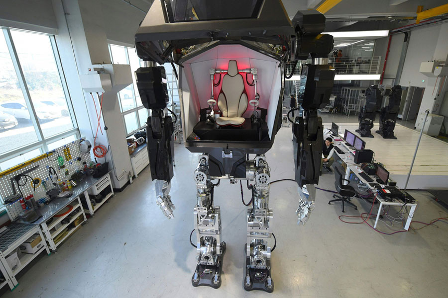 Futuristic manned robot takes first steps in South Korea