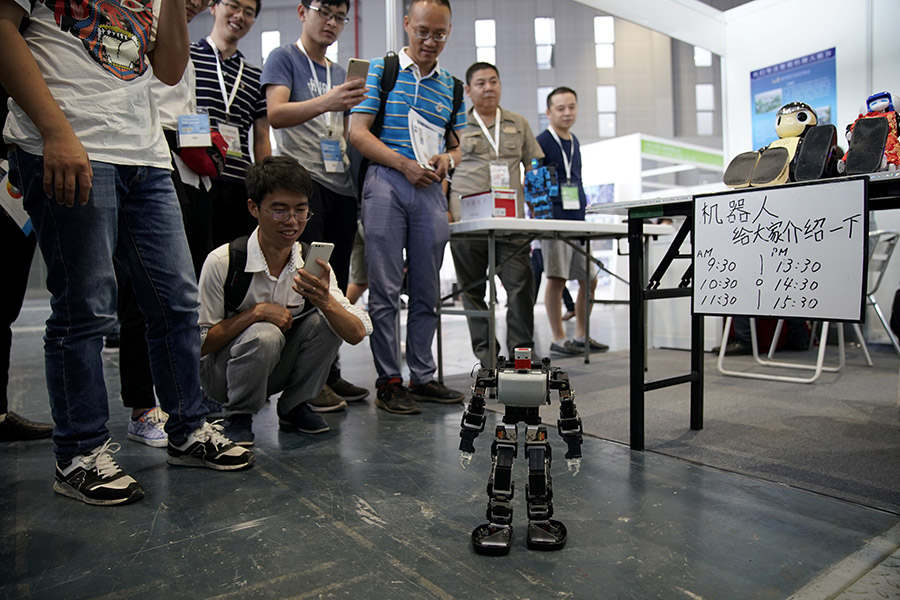 China's largest robot expo amazes in Shanghai