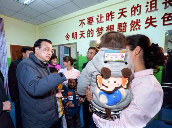 Li reaffirms commitment to social welfare system