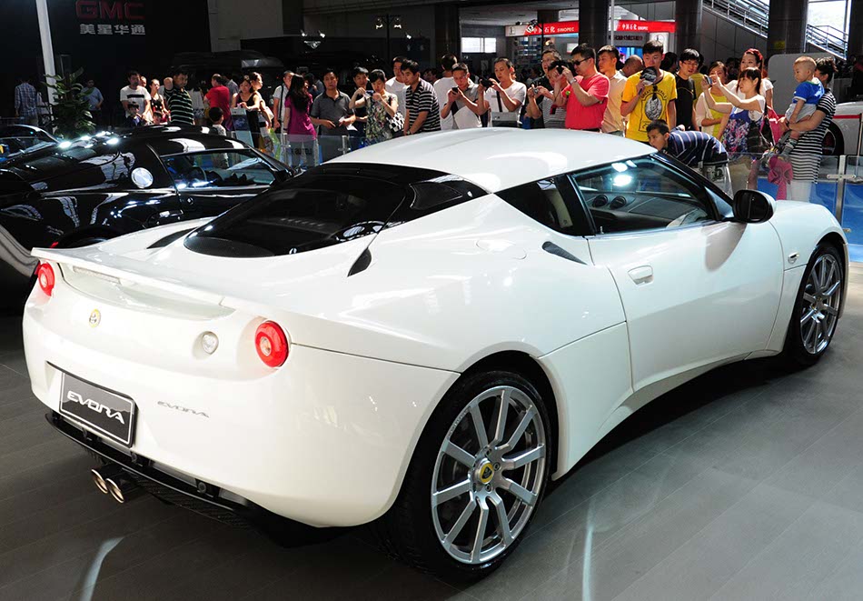 Auto show opens with much fanfare in Xi'an