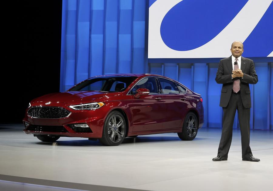 Execs introduce new models at Detroit Auto Show