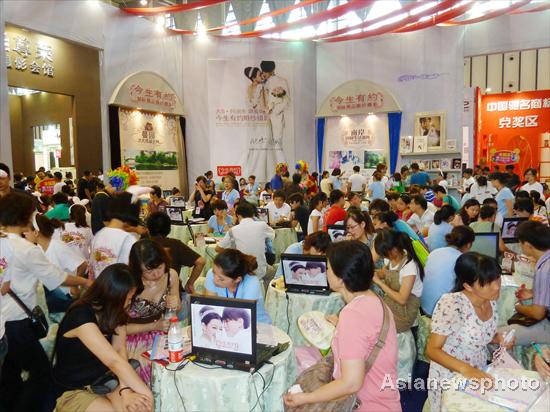 700 booths attract newly-weds to wedding fair