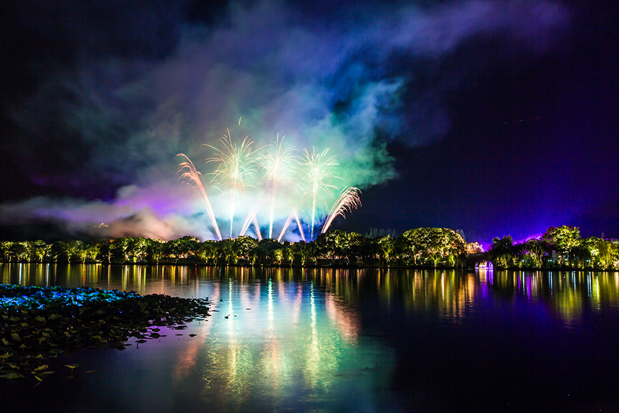 Fireworks light up West Lake in Hangzhou