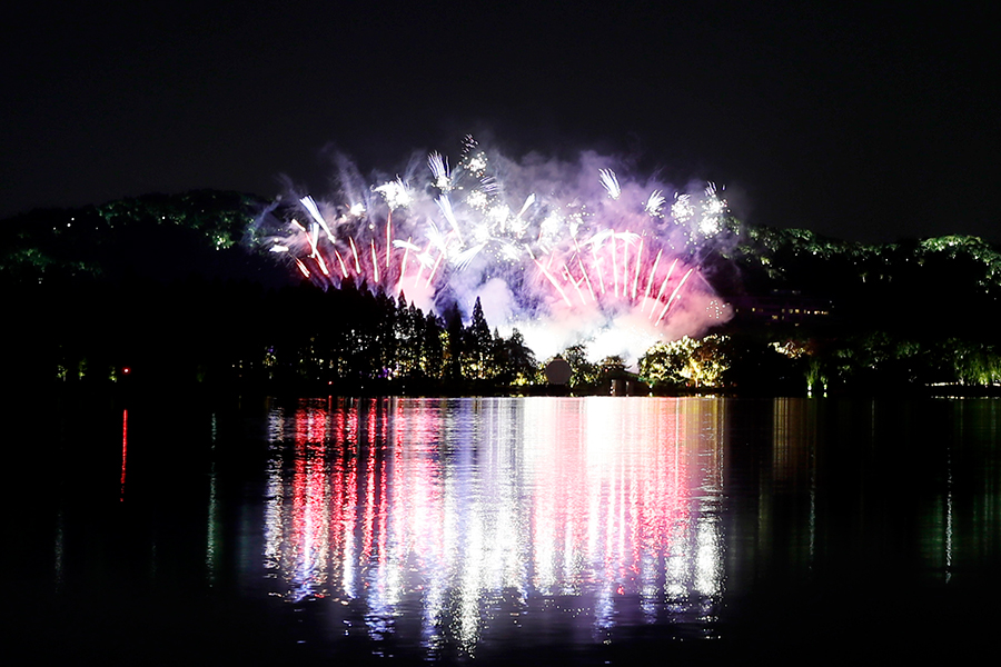 Fireworks light up West Lake in Hangzhou