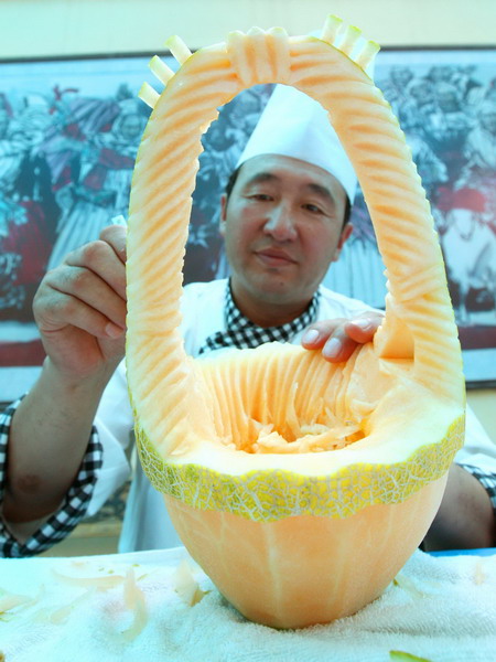 Xinjiang's honey tour treats you to Hami melon