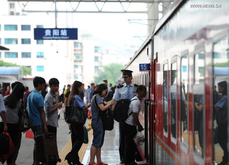 Railway stations witness travel peak before Mid-Autumn holiday