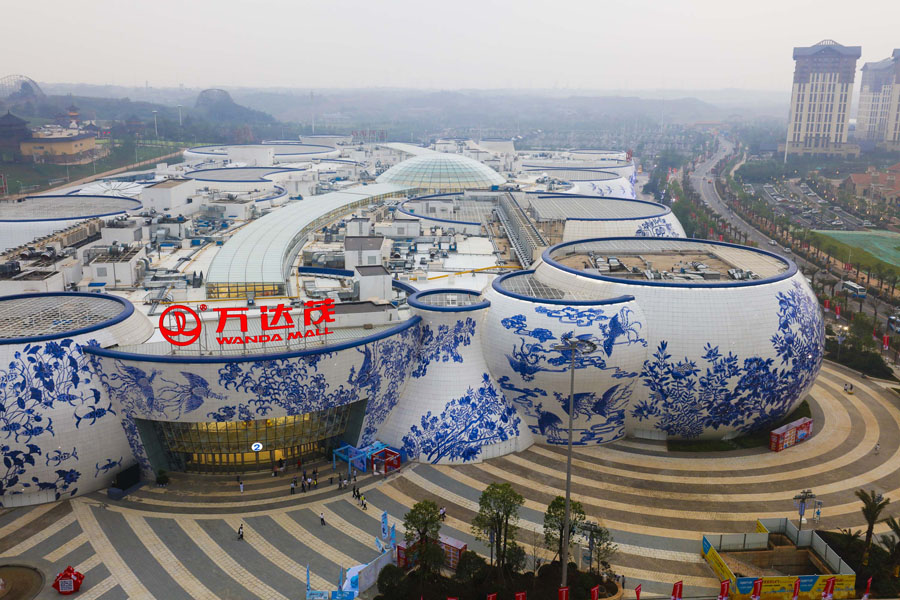 Wanda opens theme park to rival Disney