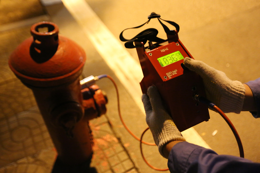 Water pipe 'doctors' do their best work in the night