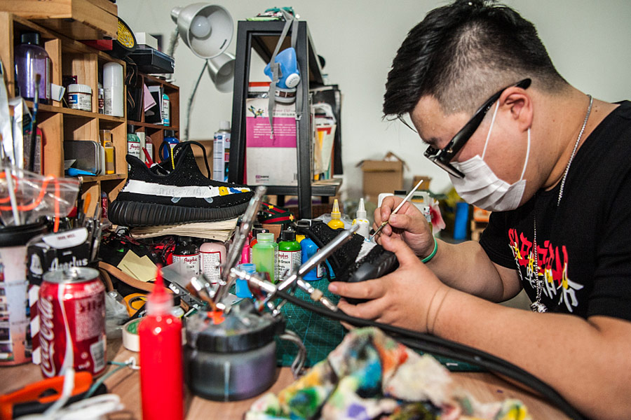 Renowned sneaker designer has 'million-yuan' hands