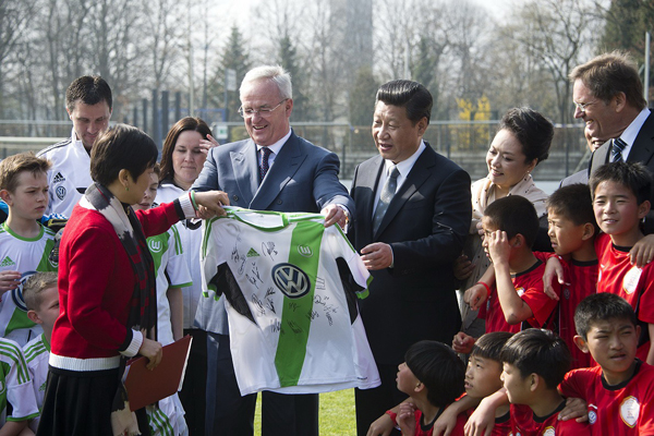 President Xi visits junior football camp in Germany