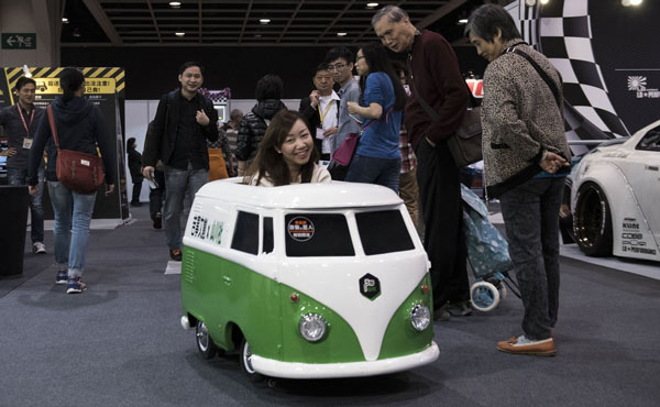 HK car show kicks off during Christmas season