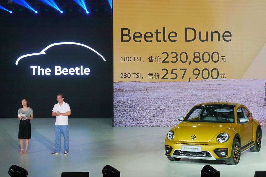 Lu Han excites VW Beetle Dune launch