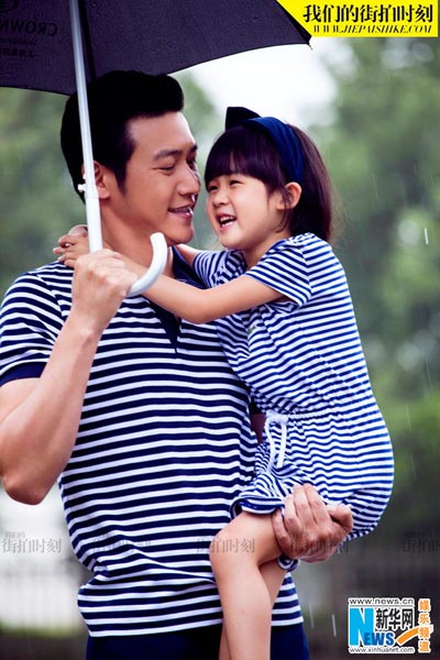 Lu Yi and daughter Bei Er pose for street snaps