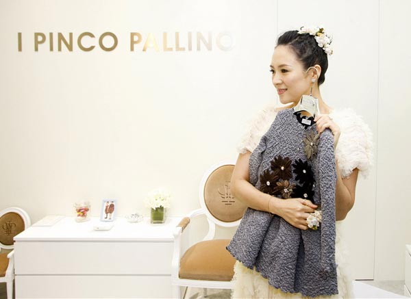 Graceful Zhang Ziyi attends commercial activity