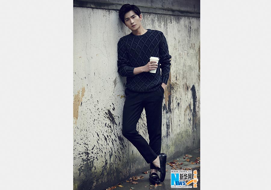 Actor Yang Yang poses for street snaps