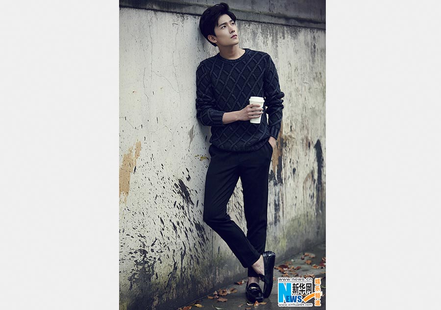 Actor Yang Yang poses for street snaps