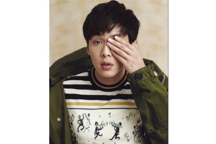 Actor Zhang Ruoyun poses for fashion photos