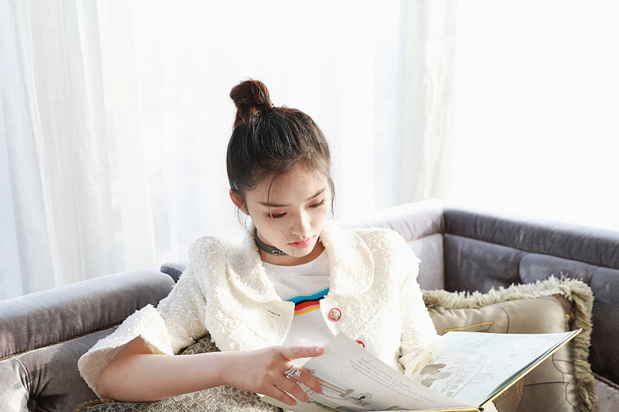 Actress Lin Yun releases fashion photos