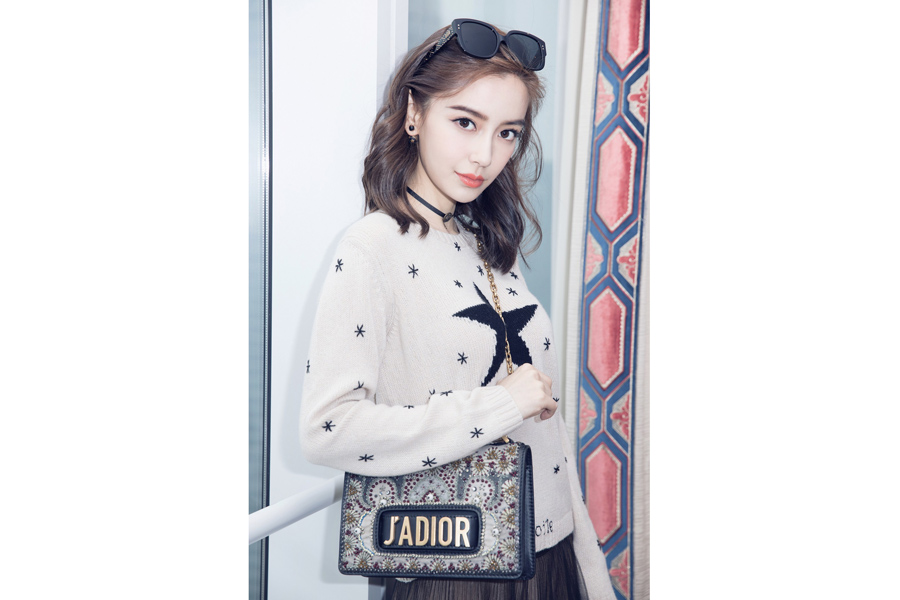 Fashion queen Angelababy releases fashion photos