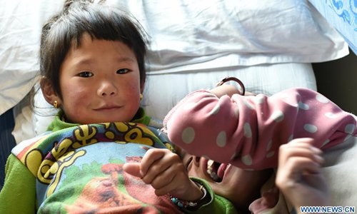 Tibetans take train home after pilgrimage or travelling