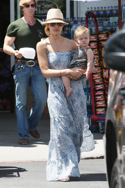 Top 10 stylish celebrity moms of 2009