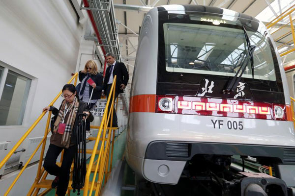 Foreign journalists get a glimpse of Beijing's rail transit construction