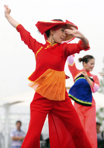 Hakka performance a treat for Expo visitors