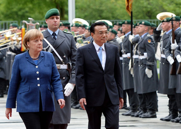 Li attends welcoming ceremony held by Merkel