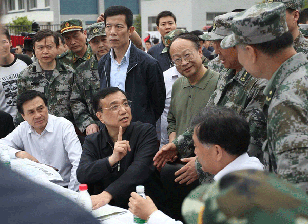 Premier heads for quake-hit zone in Sichuan