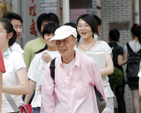 Eighty-year-old university hopeful