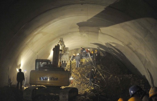 Workers trapped after railway tunnel collapse in N China