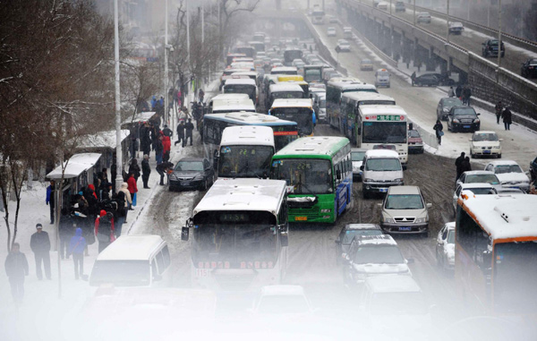 Heavy snow hits NE China