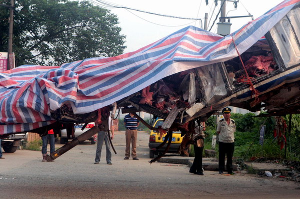 Train wreckage dismantled for probe