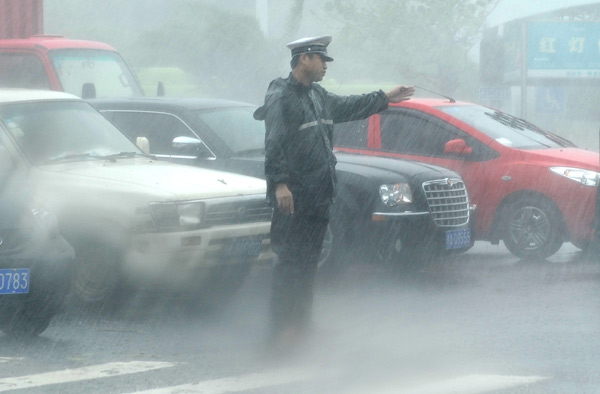 Typhoon Nesat lands in South China