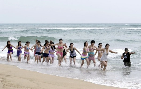 Lady guards train hard in Hainan