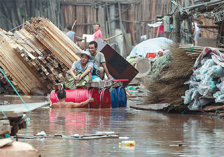 Typhoon Vicente threatens southern provinces