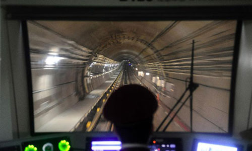 1st subway across Yangtze River starts test run