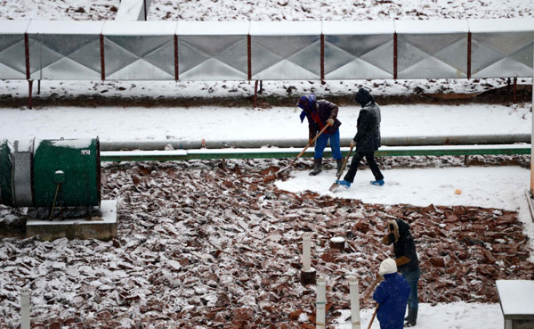 Snow disrupts traffic in E China