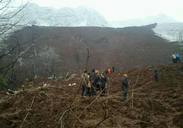 Dozens die in landslide; Xi orders all-out rescue