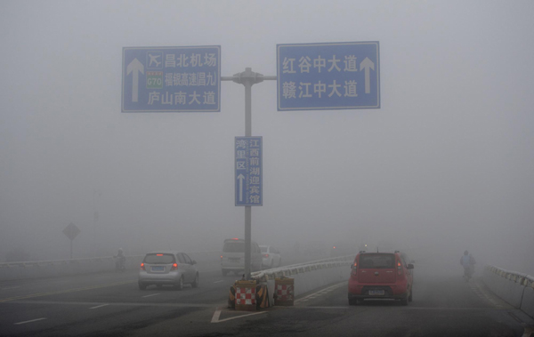 China issues blue alert for thick fog