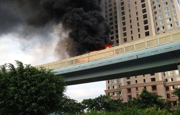 At least 20 dead in E China bus fire